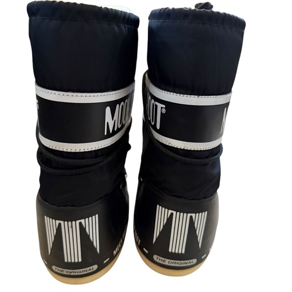 Kids black moon boot size 13.5 to 2.5 kids in great used condition - Picture 6 of 8